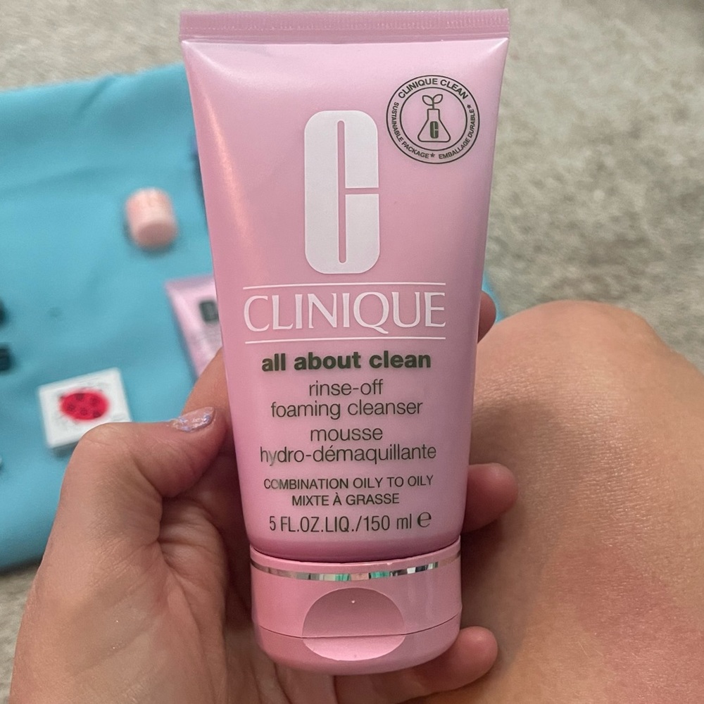 All new 11 piece Clinique skincare/ makeup bundle makeup bag included💜❤️🌺 - Picture 8 of 16